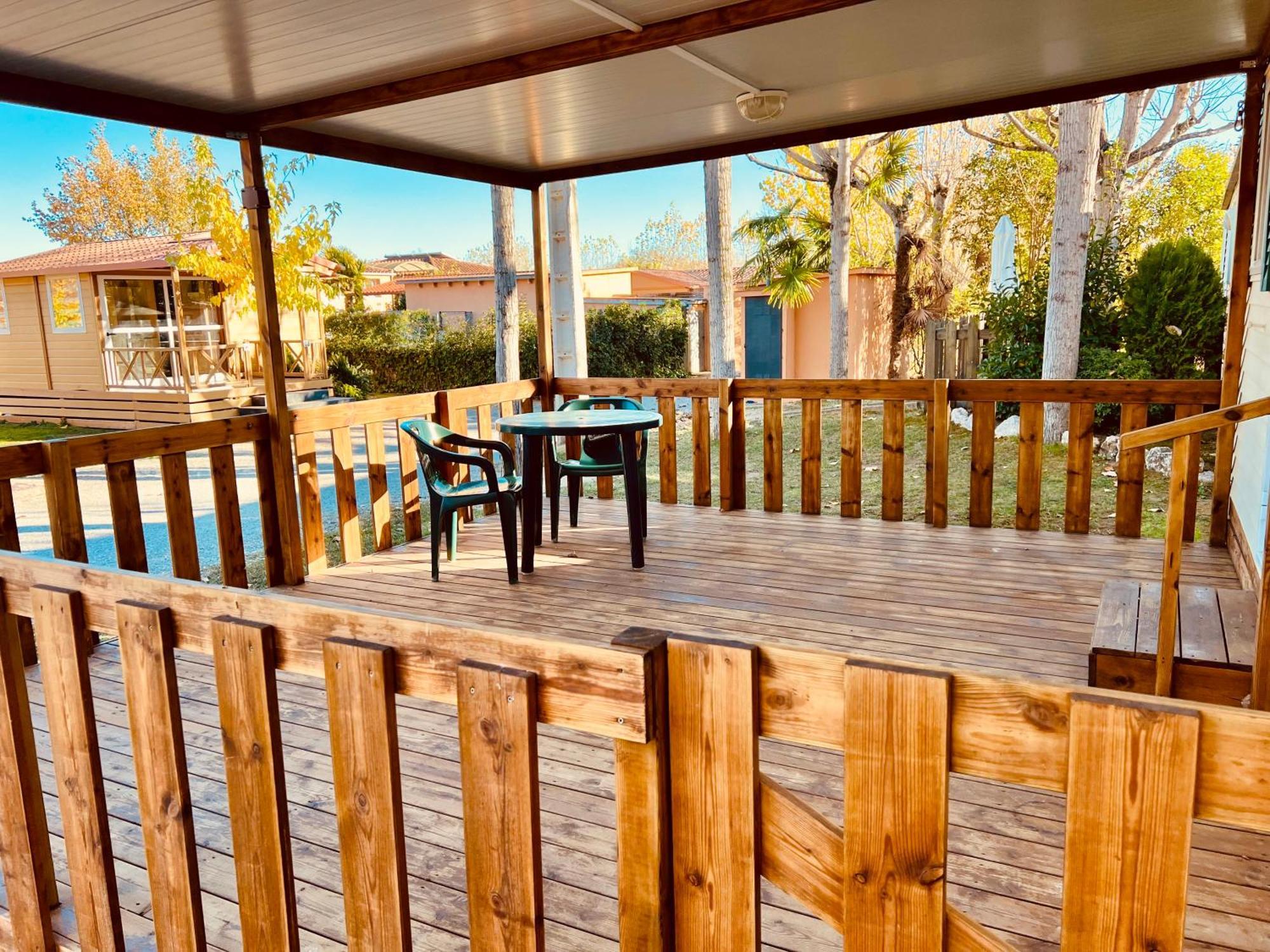 Camping Bungalow El Llac De Banyoles Porqueres エクステリア 写真