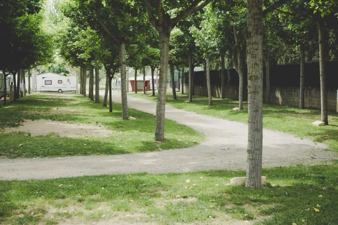 Camping Bungalow El Llac De Banyoles Porqueres エクステリア 写真