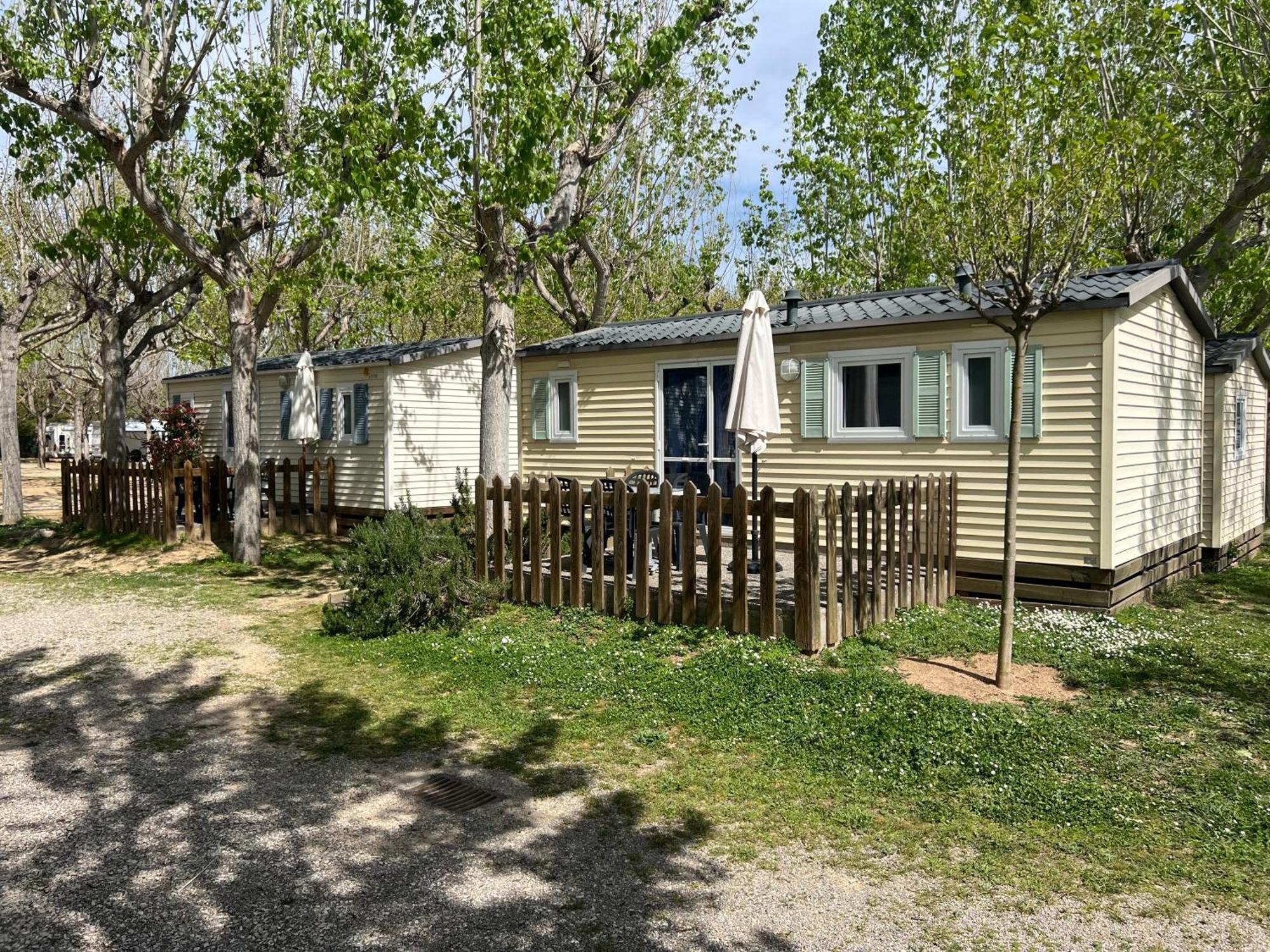 Camping Bungalow El Llac De Banyoles Porqueres エクステリア 写真