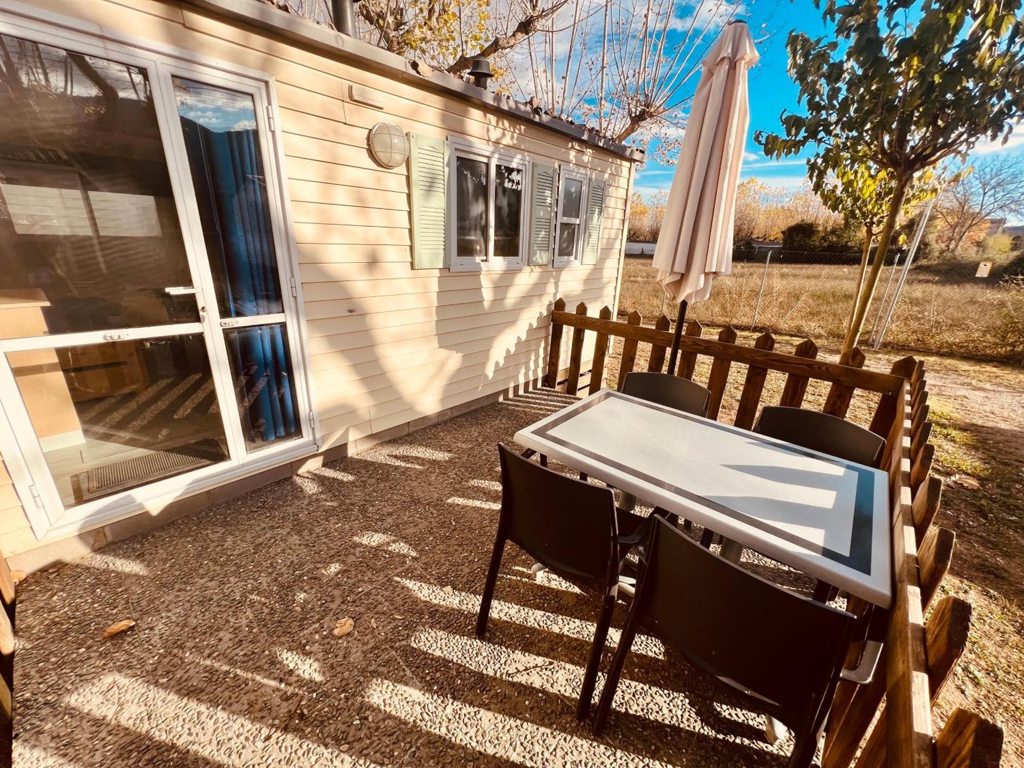 Camping Bungalow El Llac De Banyoles Porqueres 部屋 写真