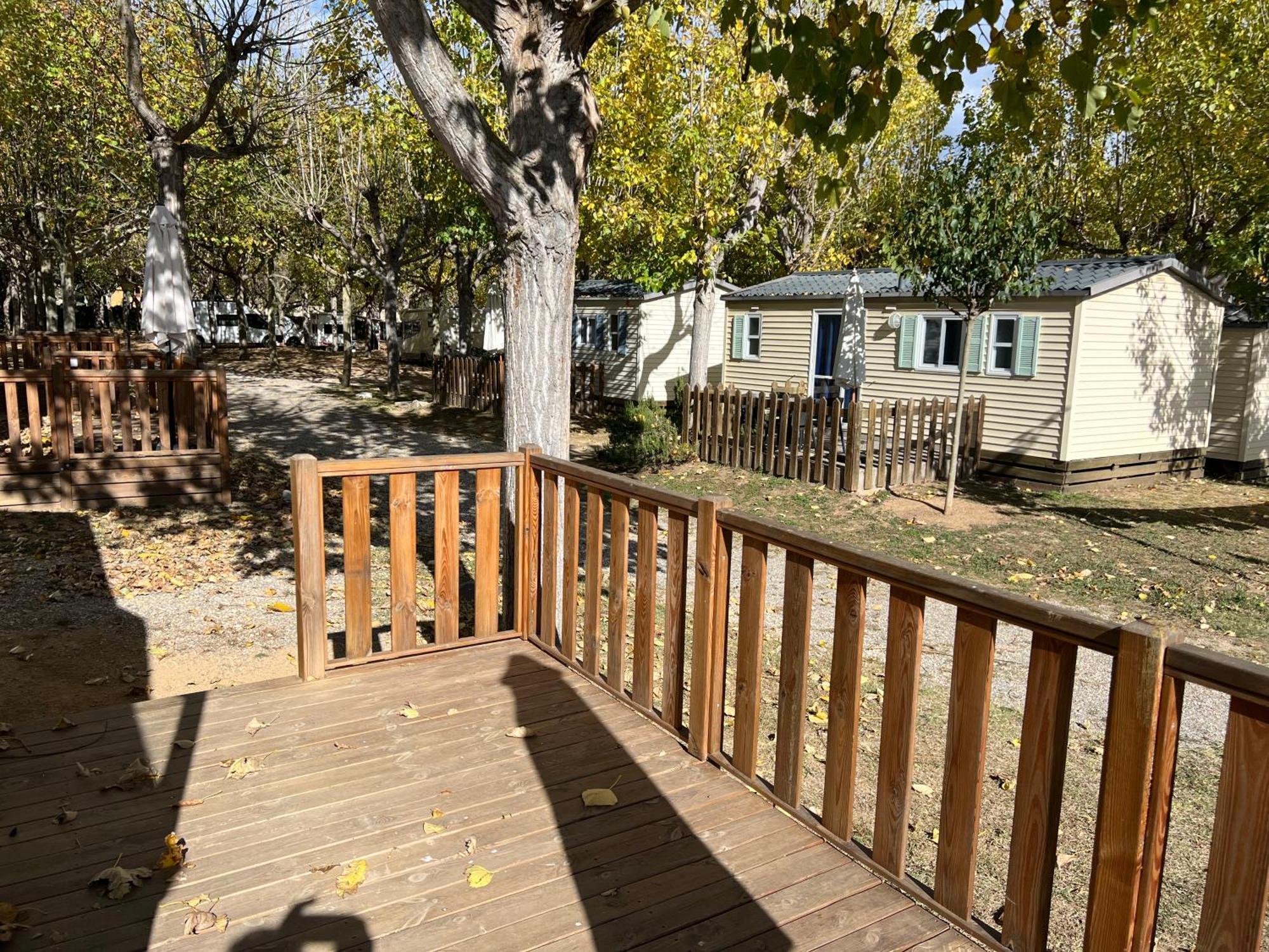 Camping Bungalow El Llac De Banyoles Porqueres エクステリア 写真
