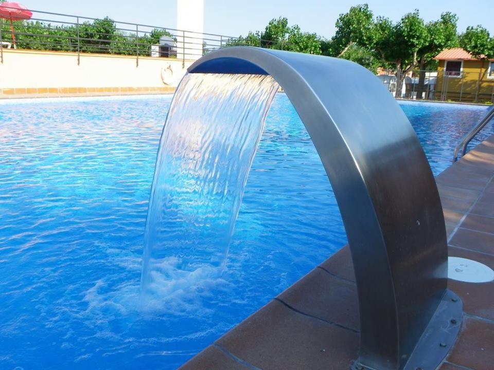 Camping Bungalow El Llac De Banyoles Porqueres エクステリア 写真